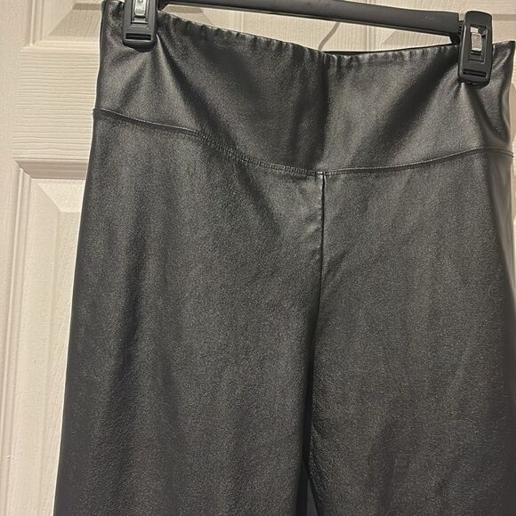 Victoria Sport faux leather leggings SZ medium. Super flattering and comfy! - Picture 2 of 7